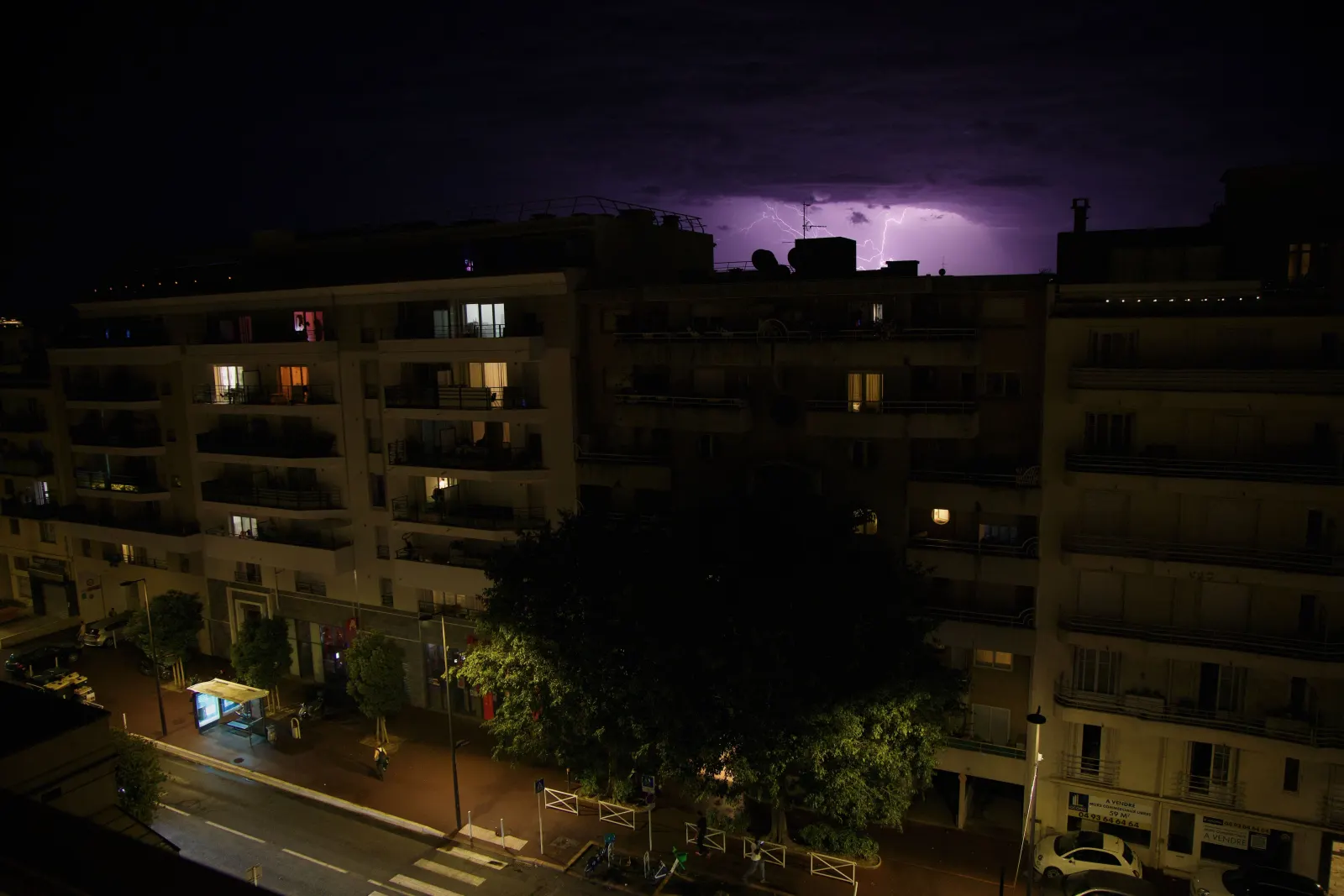 Detailed view of a lightning bolt above Juan-les-Pins